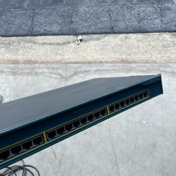 Cisco Catalyst 2950Port Managed Network Switch - Picture 2 of 9